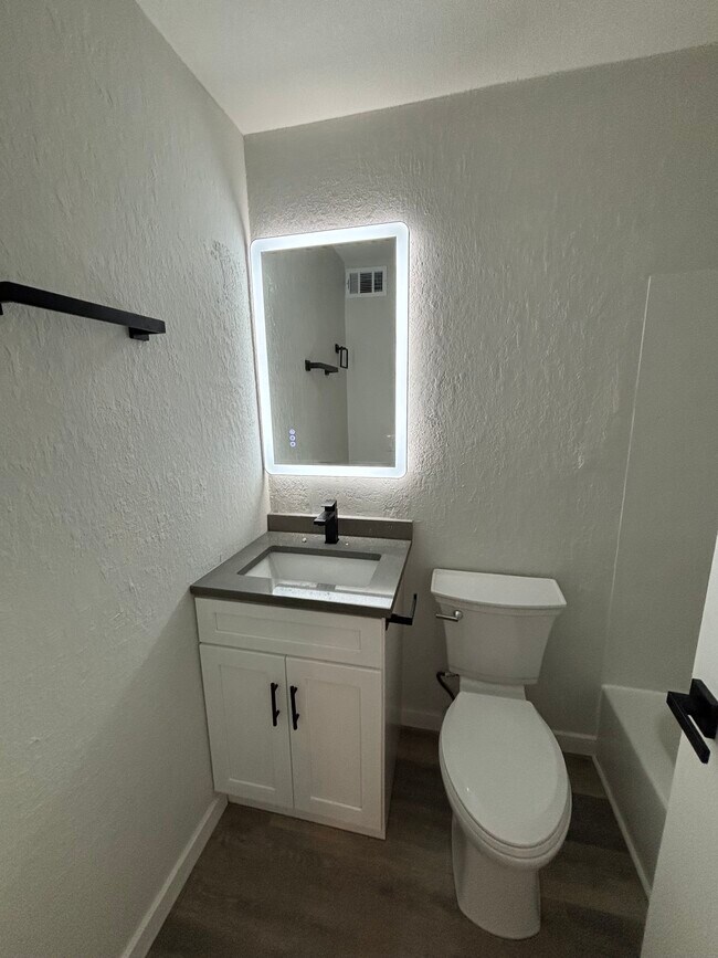 Building Photo - 2703 Center St