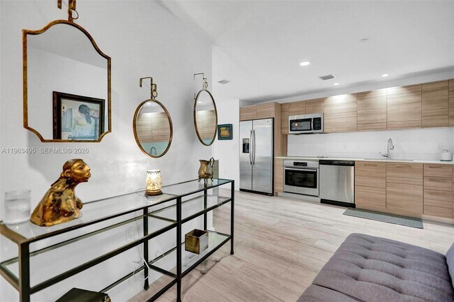 Building Photo - 121 NE 34th St