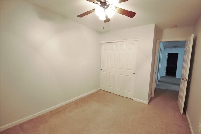 Building Photo - 236 Countryshire Dr