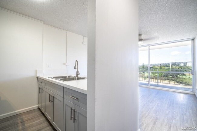 Building Photo - $2,395 / 1br - 514ft2 - The Highlander, 1bdrm, Incls Utilities, Avail April 1st (Aiea)