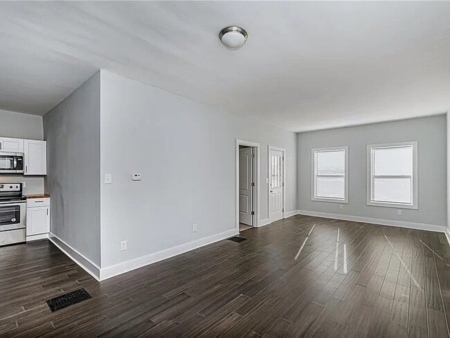 Building Photo - 1546 E Bradbury Ave