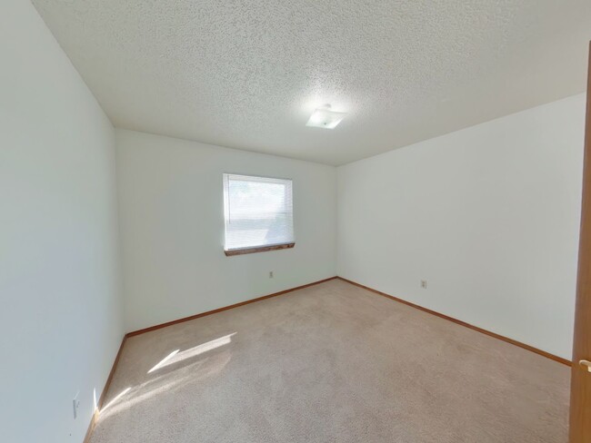 Building Photo - 3950 N Garland Cir