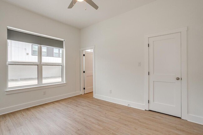 Building Photo - 3149 Waits-A - Full Unit