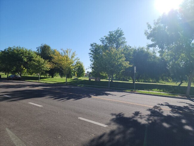 Building Photo - 4 bedroom 2 bathroom home Near Christofferson Pkwy Close to Walnut Elementary, Turlock Jr High Sc...