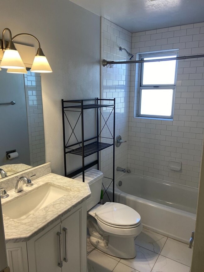 Building Photo - Folsom 3 Bdrm, 2 bath