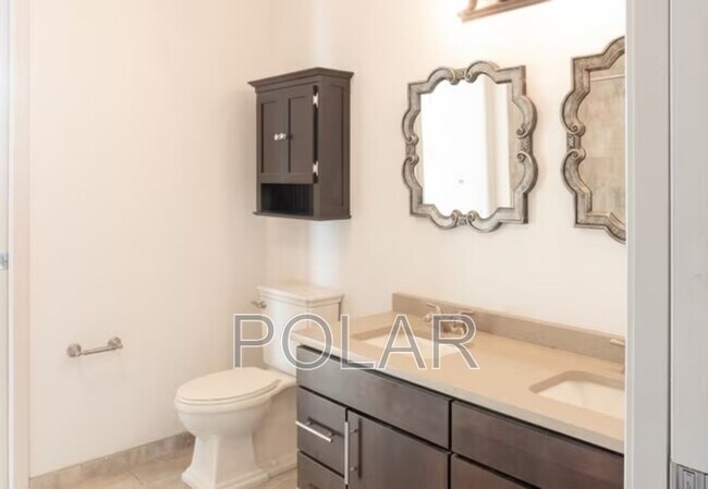 Building Photo - 154 Ave E