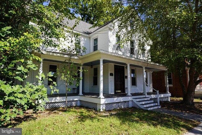 Building Photo - 611 Locust St