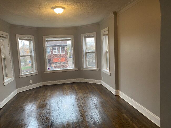 Building Photo - 10600 S Prairie Ave