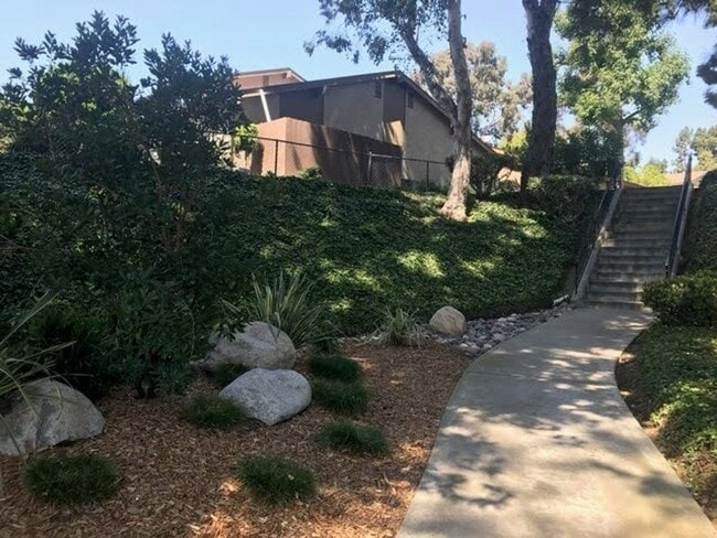 Building Photo - Stunning 3-Bedroom 1.5 bath home located i...