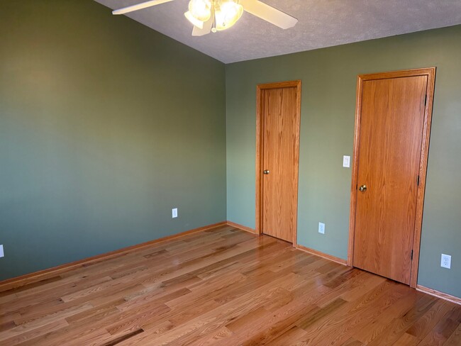 Master bedroom - Main level - 2804 Porter Ridge Rd