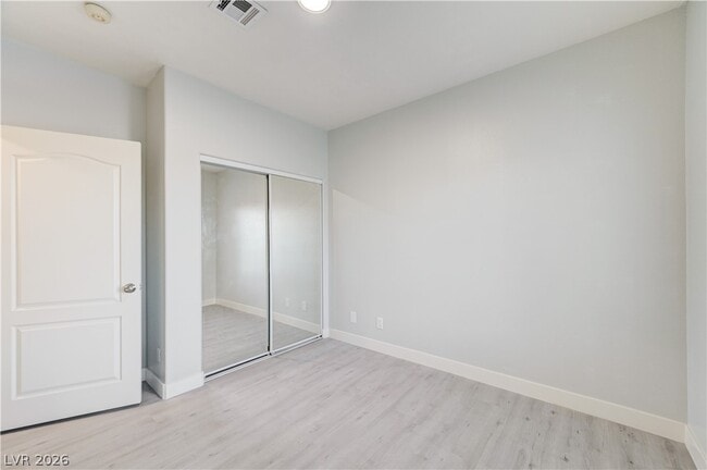 Building Photo - 1900 N Torrey Pines Dr