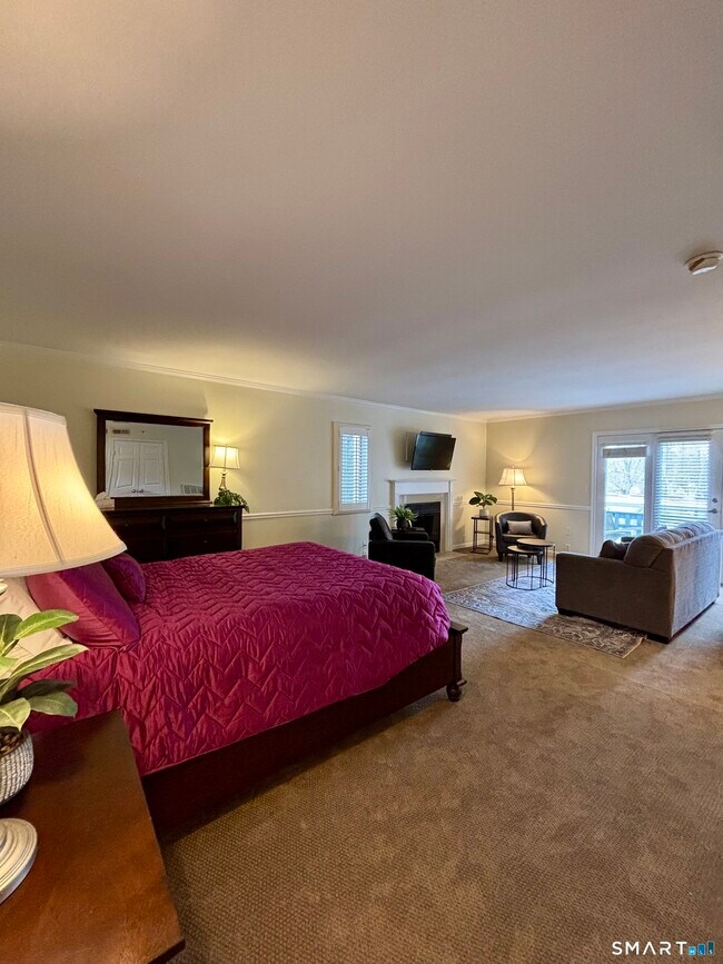 Building Photo - 221 Old Pond Ln