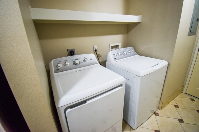 Building Photo - 22-128