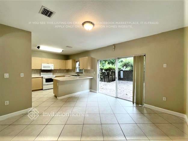 Building Photo - 14848 SW 9th Ln