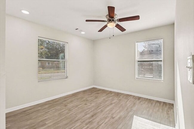 Building Photo - Newly Renovated 3BR/1BA SE Atlanta Gem!