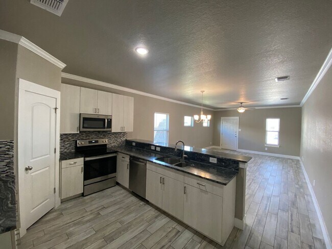 Building Photo - Located 1 Mile from IH 35/ No Carpet / Tons of Upgrades /  Turf Grass in Front Yard / Fenced in B...