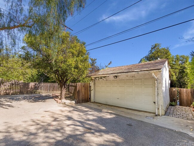 Building Photo - 12060 Laurel Terrace Dr