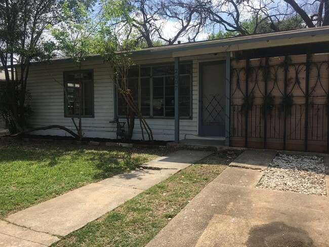 Building Photo - ***BUNGALOW IN THE HEART OF 78704***