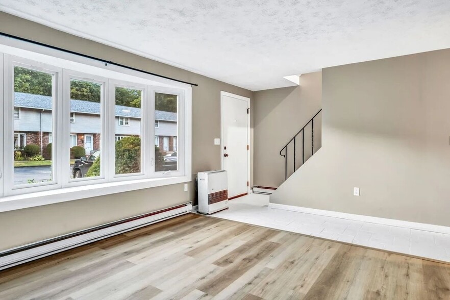 Building Photo - 375 Bridgton Rd