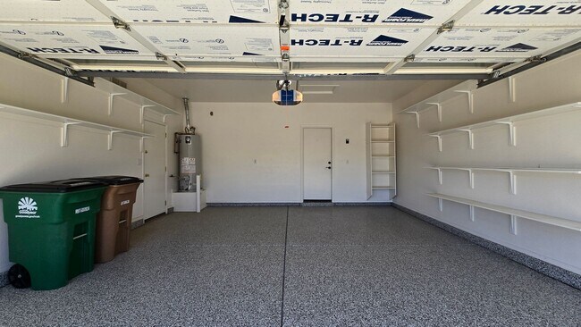 Building Photo - Clean and Cozy home in desirable Palm Valley!