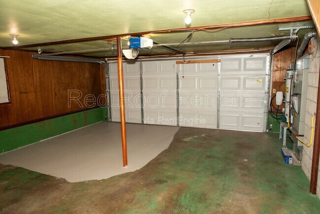 Building Photo - 502-138 138 St E