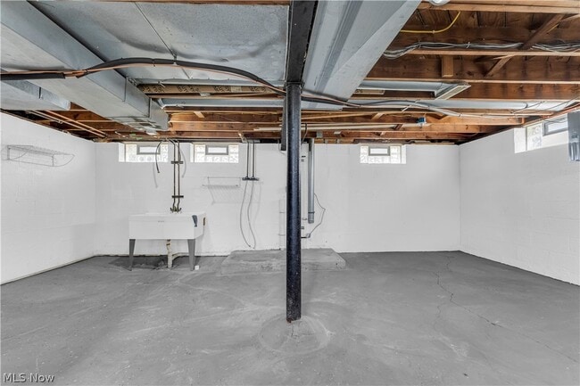 Building Photo - 10518 Langton Ave