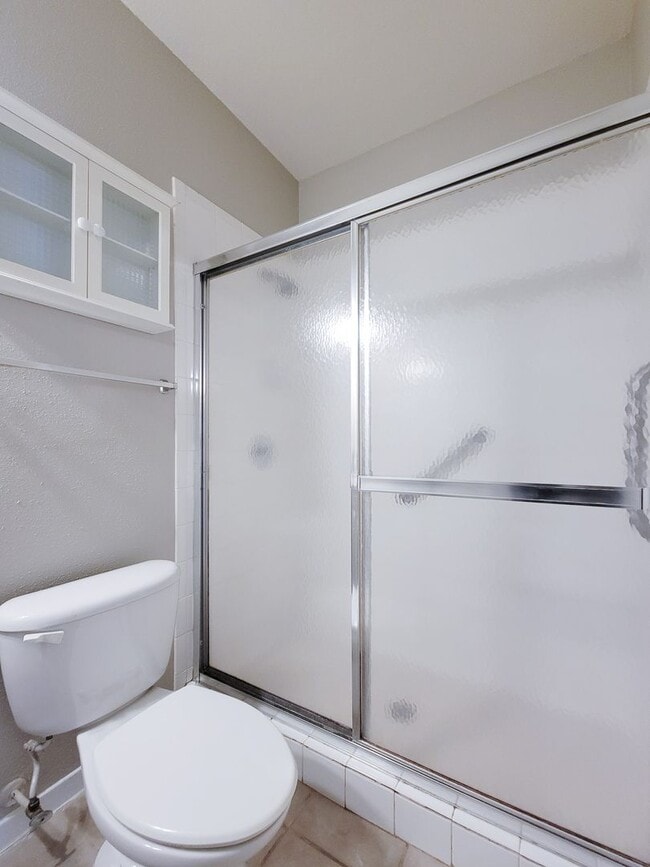 Building Photo - Prime Location in West University Area! First floor unit with open floor plan, tile floors throug...