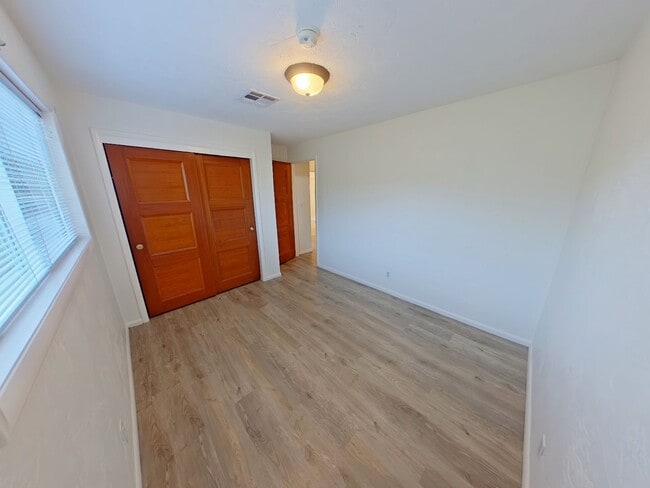 Building Photo - 3 Bedroom Family Home in the Harlow Street Bridge Area