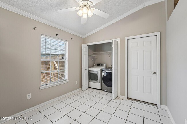 Building Photo - 1219 Stern Way