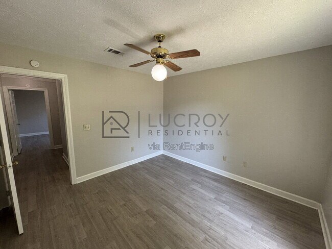Building Photo - 33 Sandlewood Dr