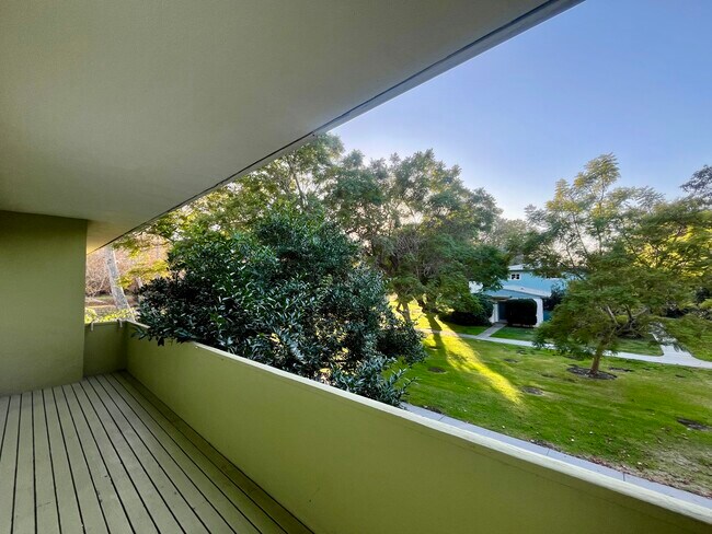 Tree top views - 5367 Village Grn