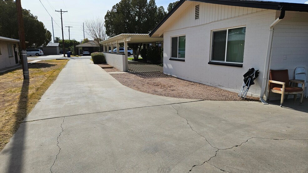 Driveway - 862 E 4th Pl