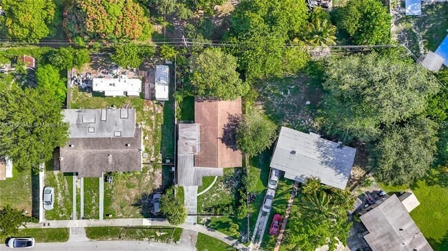 Building Photo - 921 NW 14th St