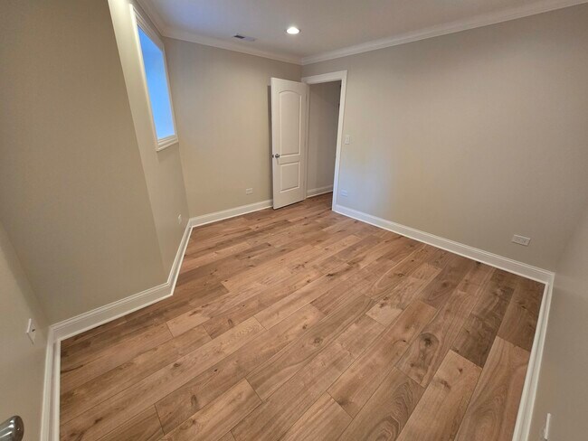Building Photo - 1502 W Jonquil Terrace