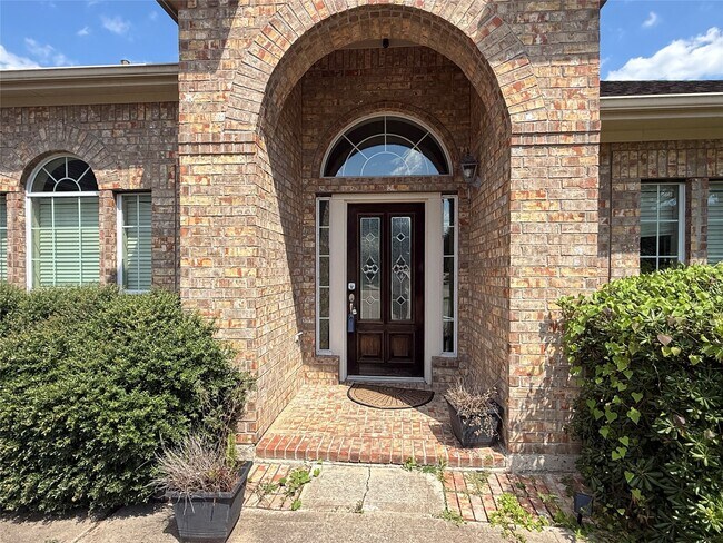 Building Photo - 11605 Bay Ledge Dr