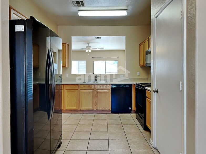 Building Photo - 7201 W Sunderland Ave