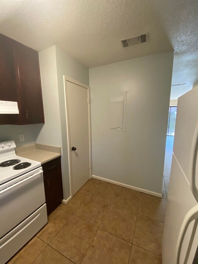 Building Photo - 3701 Donovan Dr