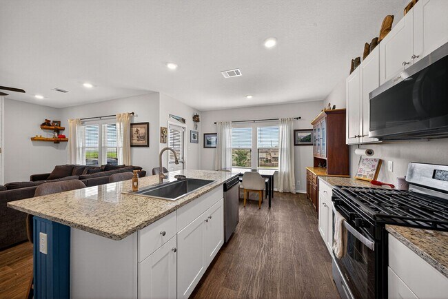 Building Photo - Energy-Efficient Applewood Home Near Lackland AFB - Realtor Commission: $500
