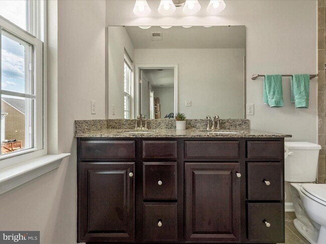 Building Photo - 76 Norwood Dr