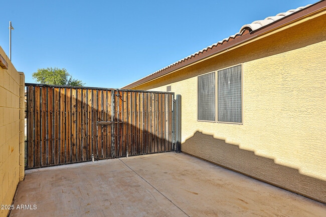 Building Photo - 11231 W Diana Ave