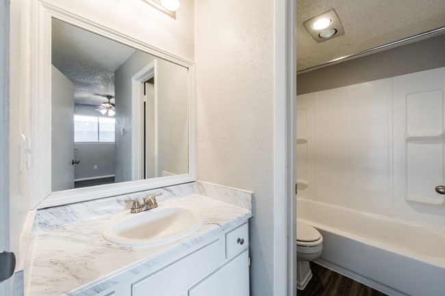 Building Photo - Telluride Apartments - Hyde Park