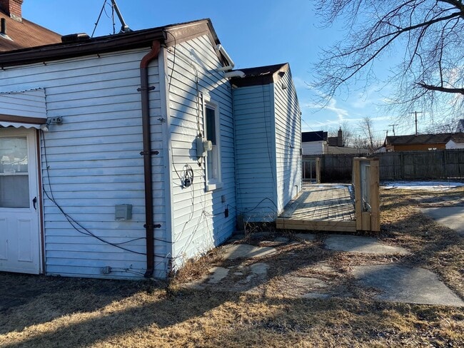 Building Photo - 3 Bedroom 2 Bath Home In Roseville