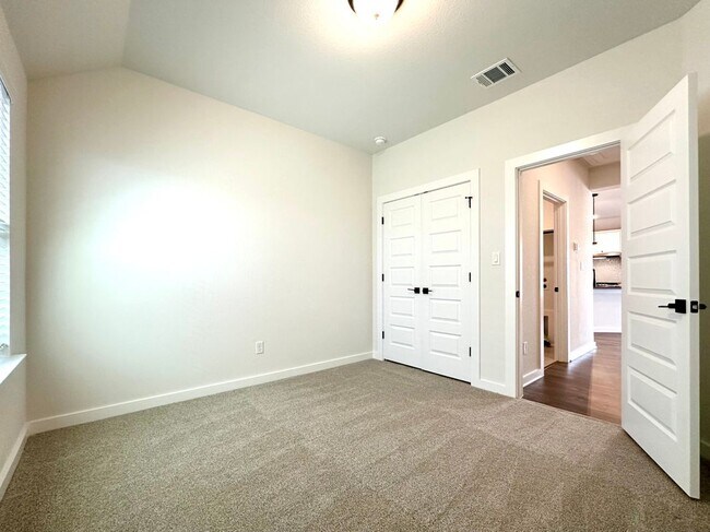 Building Photo - 336 Chaste Tree Dr