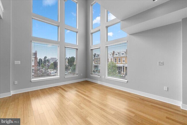Building Photo - 471 Luray Pl NW