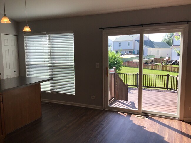 Building Photo - 1559 Parkside Dr