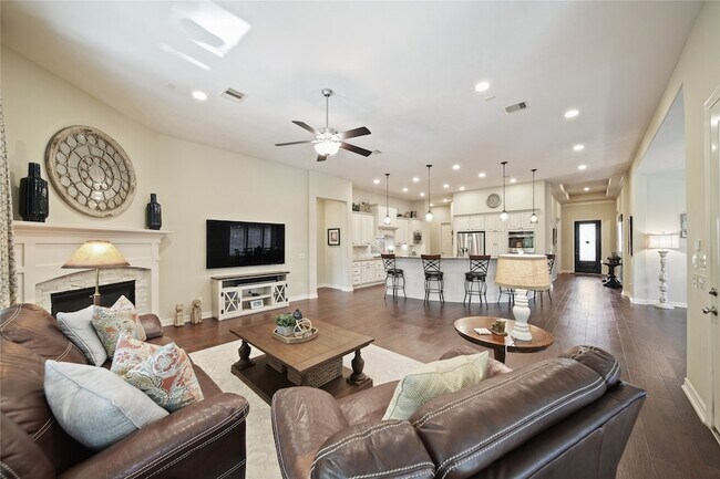 Building Photo - 9510 Spring Rose Dr