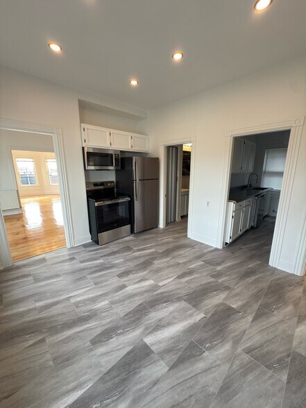 Building Photo - 1060 Forest Ave