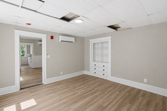 Building Photo - 387 Grove St