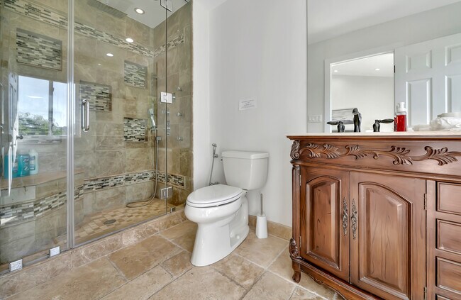 Building Photo - 5565 Ostin Ave