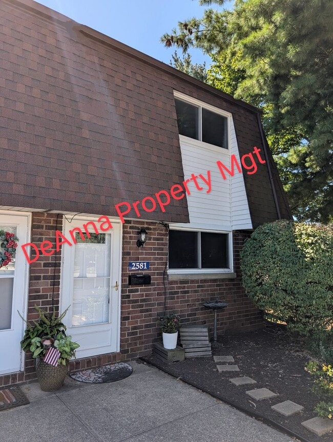Building Photo - Avon -Townhouse 2 bedrooms 1.5 Baths